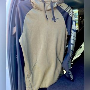 Army green Nike drifit hoodie. In great, used condition. Men’s small.
